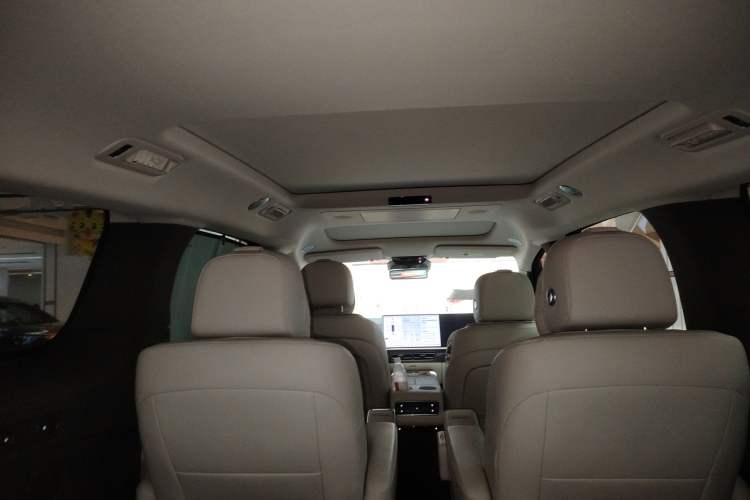 Used Li Auto MEGA 2024 Ultra Model Headliner