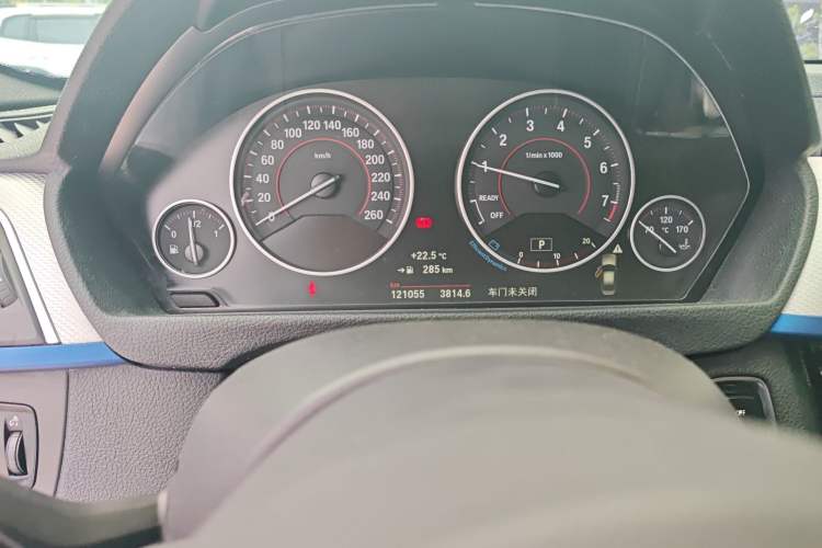 Used BMW 3 Series 2018 320i M Sport Package Odometer Close Up