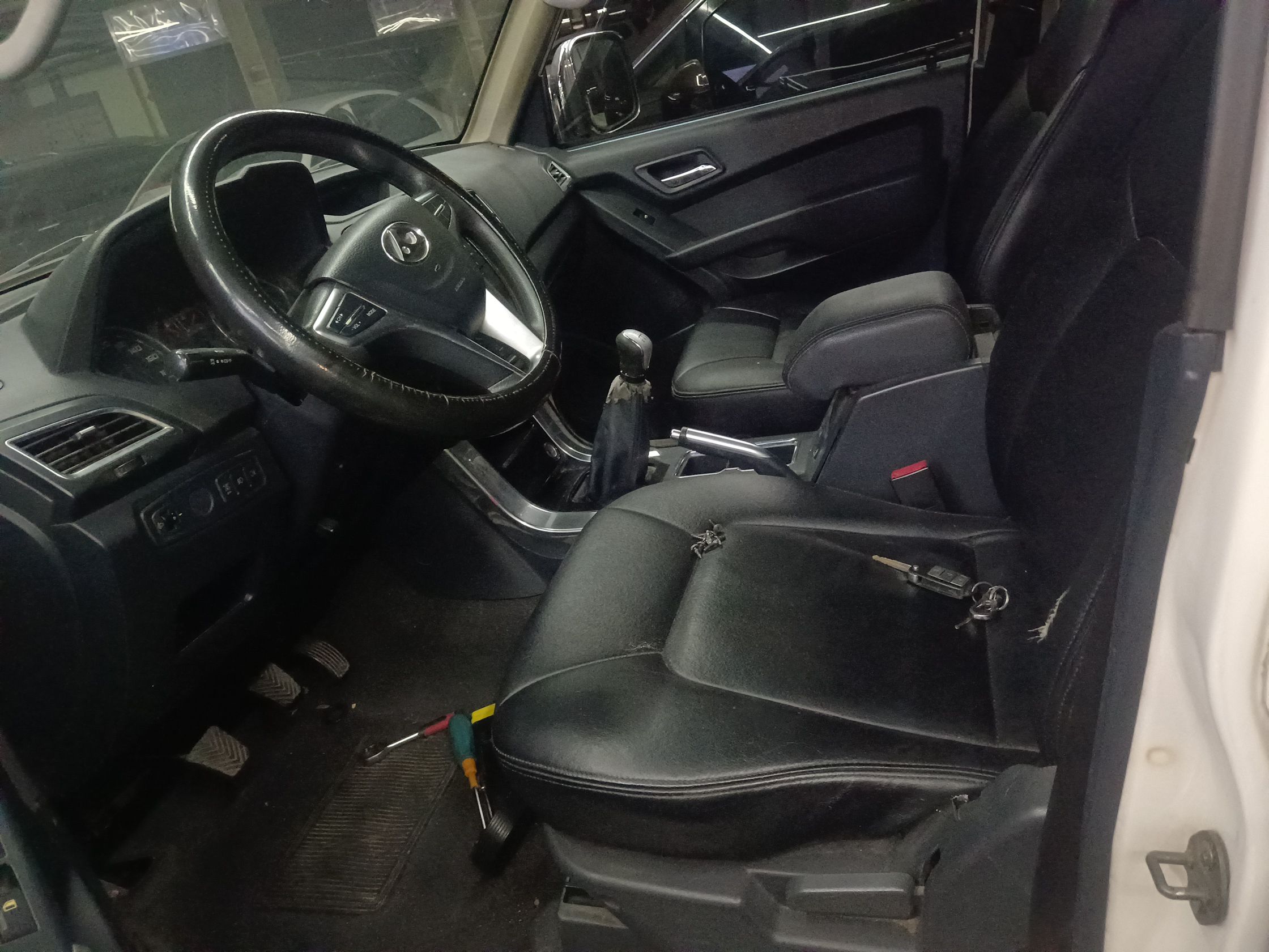 Переднее сиденье в автомобиле