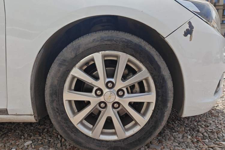 Used Chevrolet Malibu 2014 2.4L Automatic Luxury Edition Right Front Wheel Hub