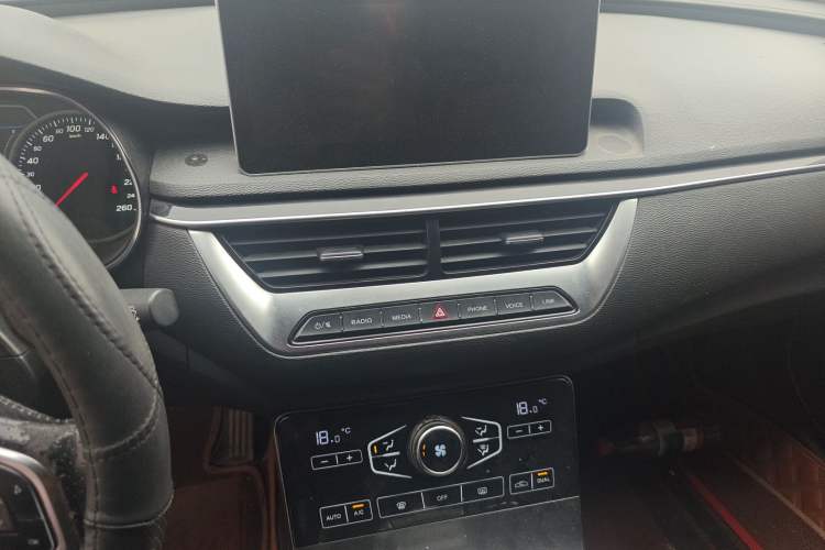 Used Hongqi H5 2020 1.5T DCT Flagship Edition Audio And AC Panel