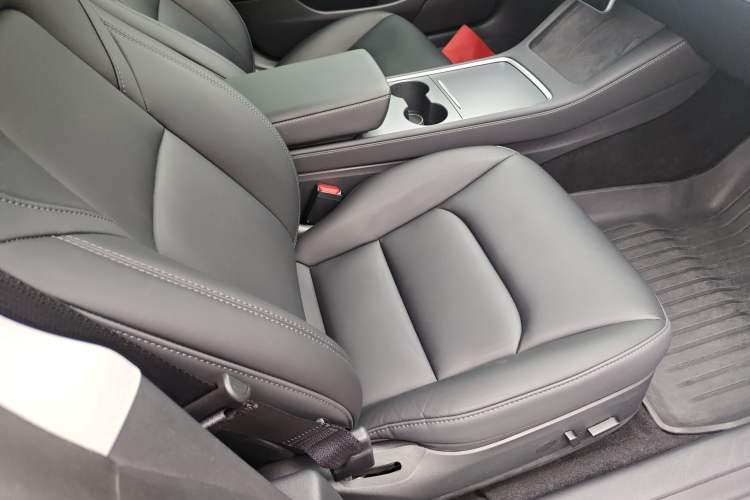 Used Tesla Model 3 2022 Rear-Wheel-Drive Version Right Front Seat