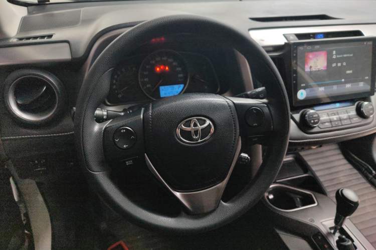 Used Toyota RAV4 2016 2.0L CVT Two-Wheel Drive Fashion Edition China V Standard