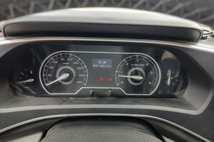 Used SAIC MAXUS Xintu V80 2023 2.0T Manual Classic Aoyuntong Long Wheelbase Mid-Height 6/7/8/9-Seater Instrument Cluster