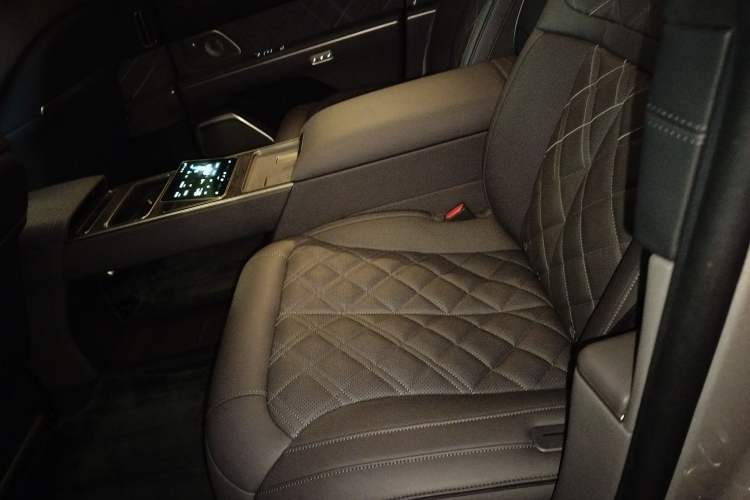 Used Nio ET9 2025 100 kWh Left Rear Seat