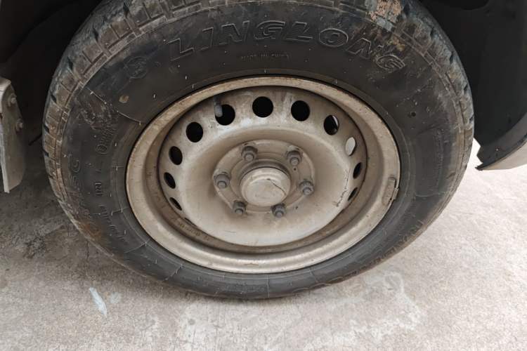 Used Wuling Rongguang New Truck 2019 1.8L Single-Row China VI LJ479Q6 Right Front Wheel Hub