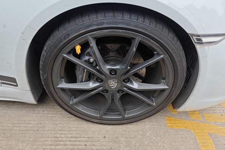 Used Porsche 718 2019 Boxster T 2.0T Right Front Wheel Hub