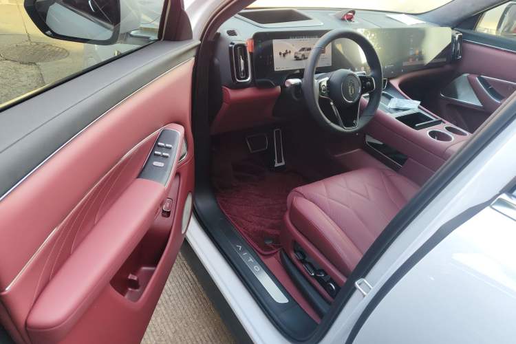 Used Hima AITO M8 2025 Model Pure Electric Max+ Five-Seat Long-Range Version
