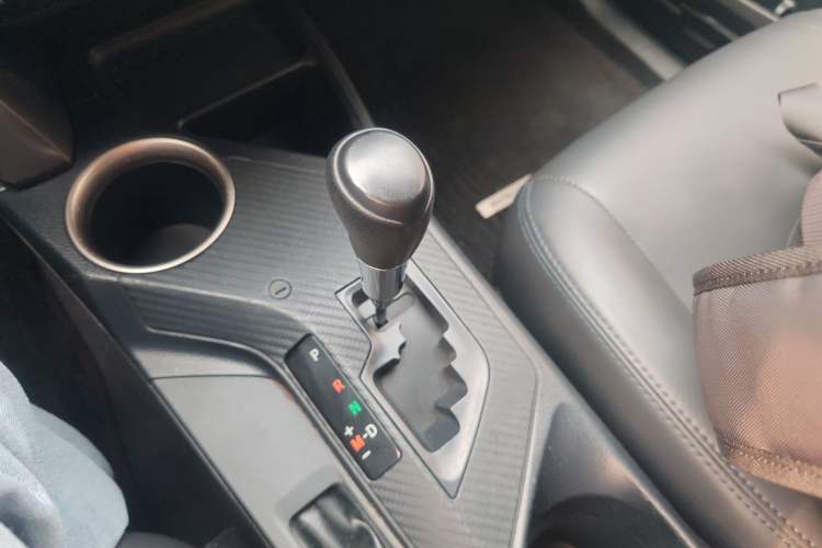 Used Toyota RAV4 2016 2.0L CVT Two-Wheel Drive Fashion Edition China V Standard