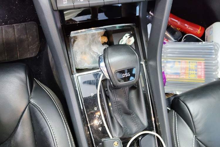 Used Skoda Kodiaq 2019 Facelifted TSI330 7-Seater Two-Wheel-Drive Luxury Enjoyment Edition China VI Standard Gear Lever