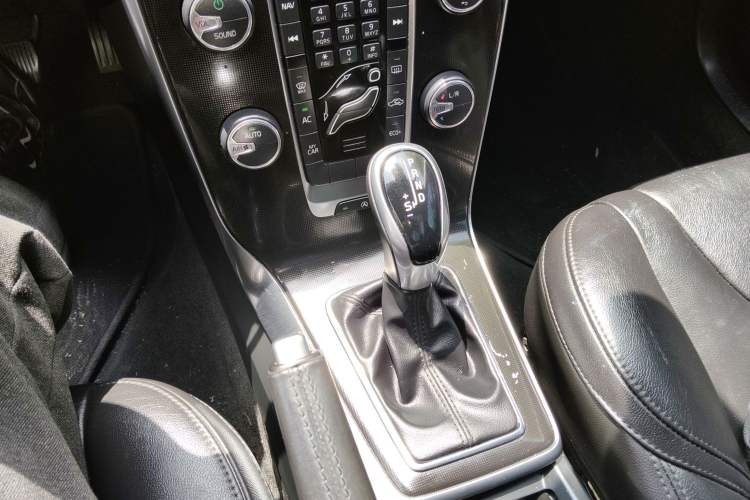 Used Volvo V40 2018 T3 Zhiyi Edition Gear Lever