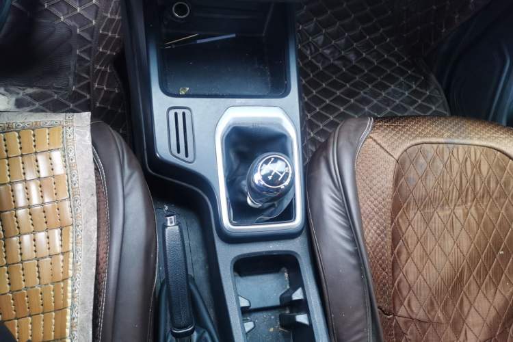 Used JMC Baodian 2022 2.5T Diesel Two-Wheel-Drive Comfort Edition Standard Wheelbase JX4D25A6L