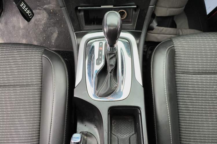 Used Buick Regal 2015 1.6T Leading Technology Model Gear Lever