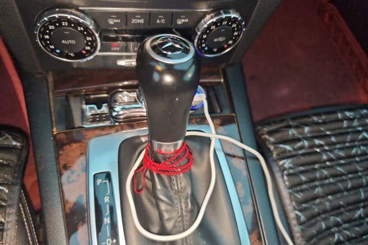 Used Mercedes-Benz C-Class 2013 C 260 Elegant Grand Edition Gear Lever