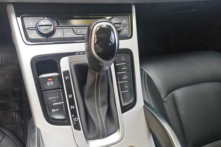 Used Geely Auto Emgrand X7 Sport 2016 1.8TD Automatic Smart Model Gear Lever