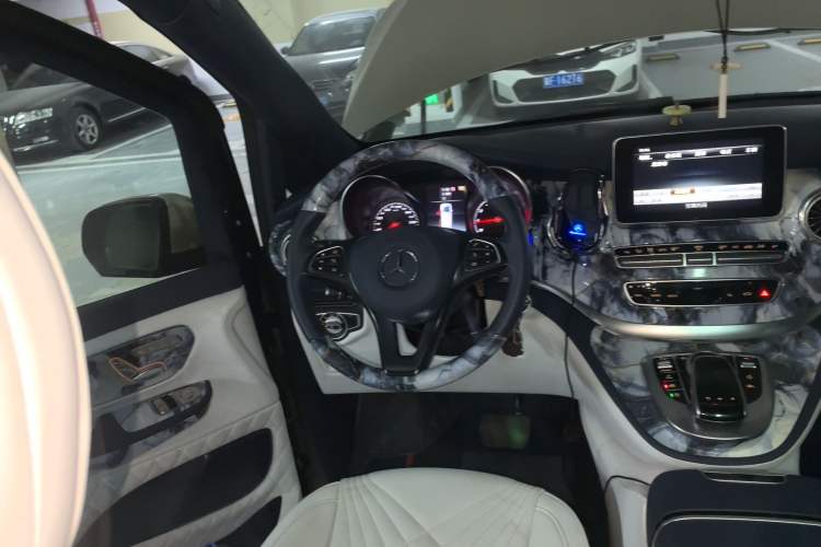 Used Mercedes-Benz V-Class 2018 V 260 Avantgarde Edition China V
