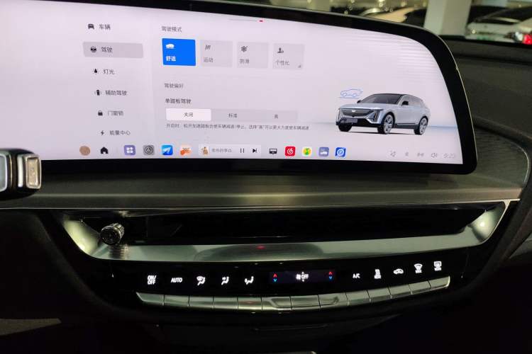 Used Cadillac LYRIQ 2024 Rear-Drive Standard Range Luxury Edition Audio And AC Panel