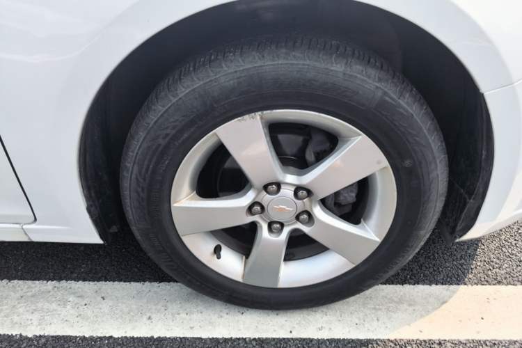 Used Chevrolet Cruze 2011 1.6L SE Automatic Right Front Wheel Hub