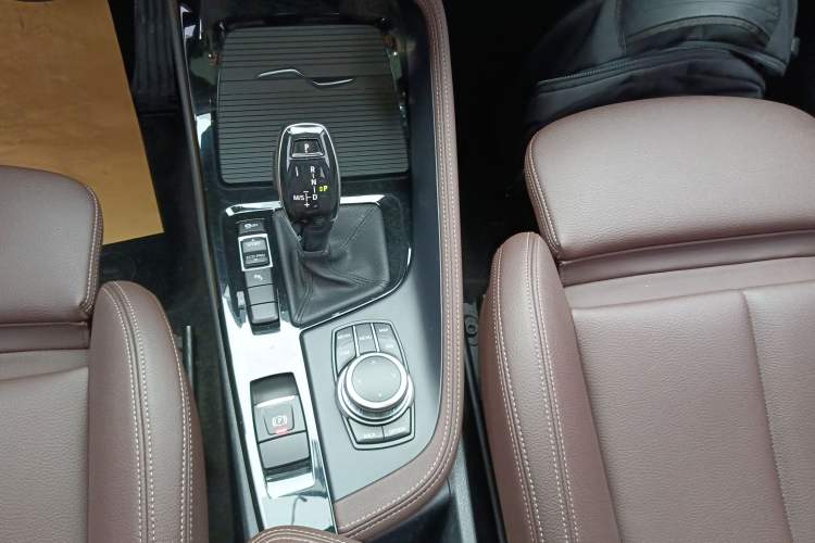 Used BMW X1 2020 sDrive20Li Premium Edition Gear Lever
