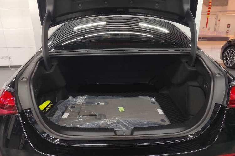 Used Mercedes-Benz E-Class 2025 Facelift E 300 L Luxury Edition