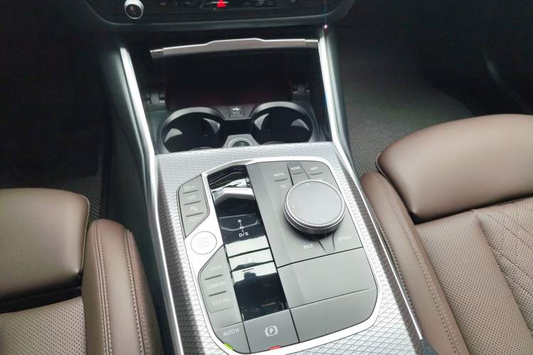 Used BMW 3 Series 2025 330Li M Sport Shadowline Package Gear Lever