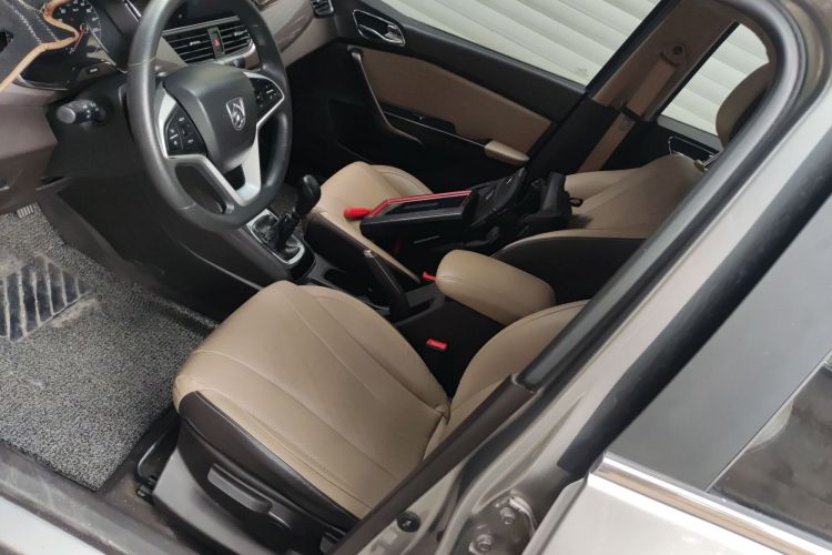 Used Baojun 310W 2017 1.5L Manual Fashion Model China V
