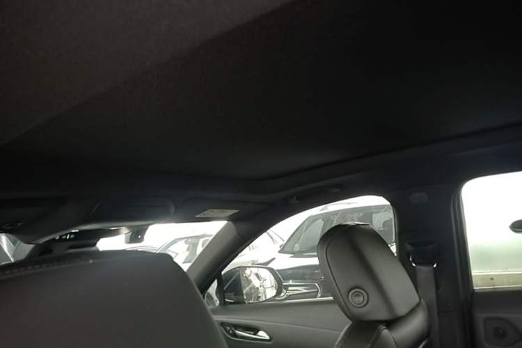 Used Cadillac XT4 2023 28T Two-Wheel-Drive Luxury Version