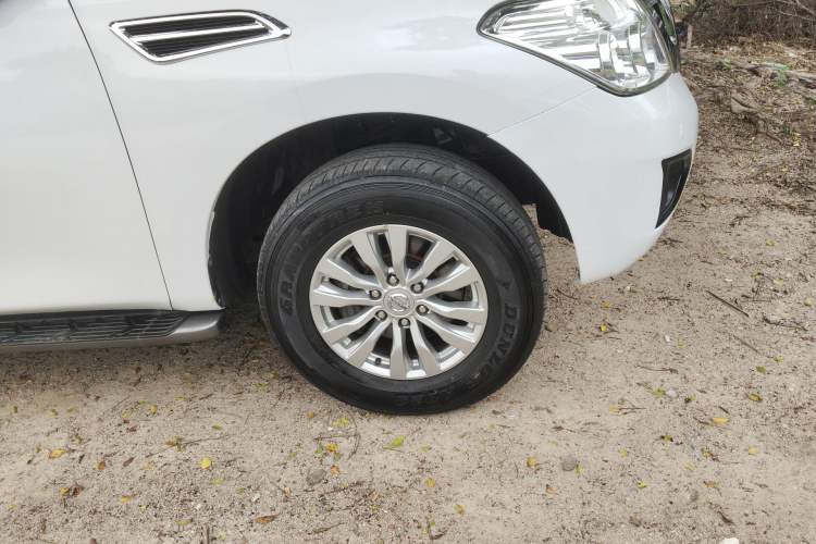 Used Nissan Patrol  Right Front Wheel Hub