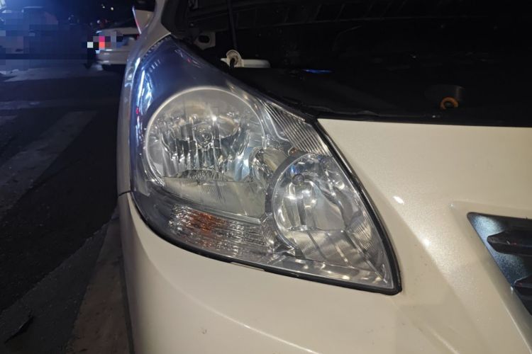 Used Toyota Verso 2014 Starlight 180E CVT Elite Edition Right Front Headlight