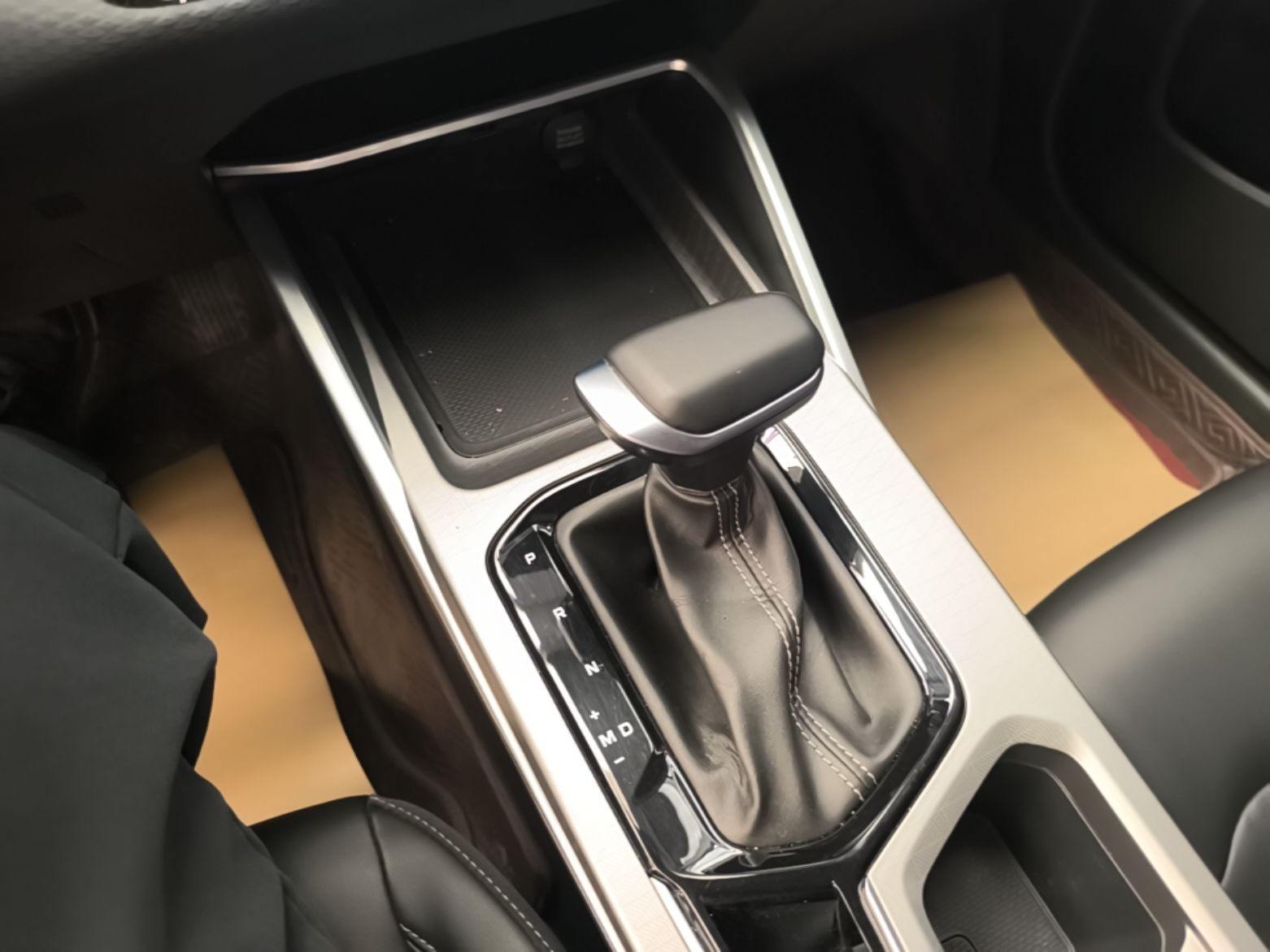 Geely Auto Emgrand 2025 4th Generation 1.5L CVT Longteng Edition — снимка 16