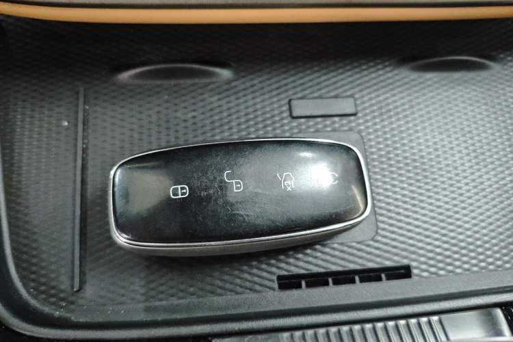 Used Denza D9 2024 DM-i 1050 Luxury Model
