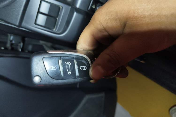 Used Mazda 5 2011 2.0L Automatic Comfort Edition
