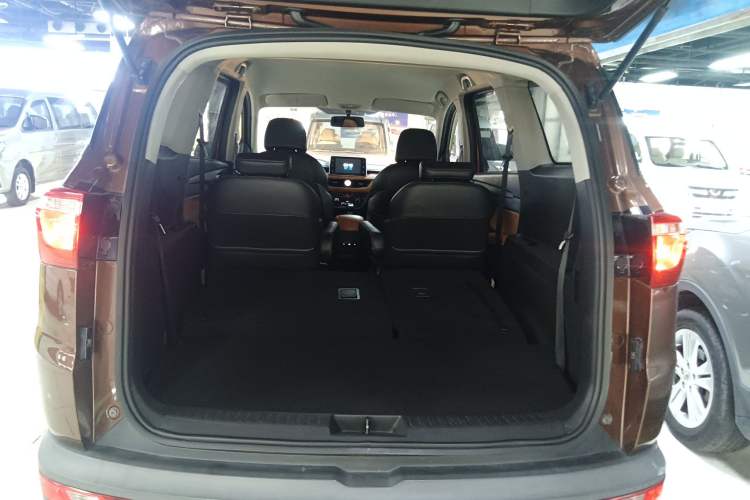 Used Wuling Hongguang S3 2019 1.5L Manual Luxury Model China VI Standard
