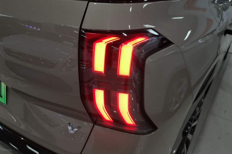 Used AION V 2024 Aion Tyrannosaurus 650 Smart Premium Edition