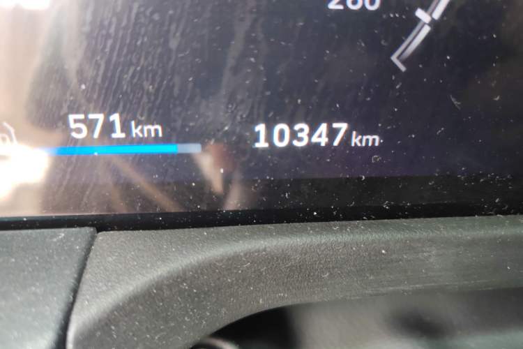 Used Tank 300 2025 2.0T Challenger Odometer Close Up