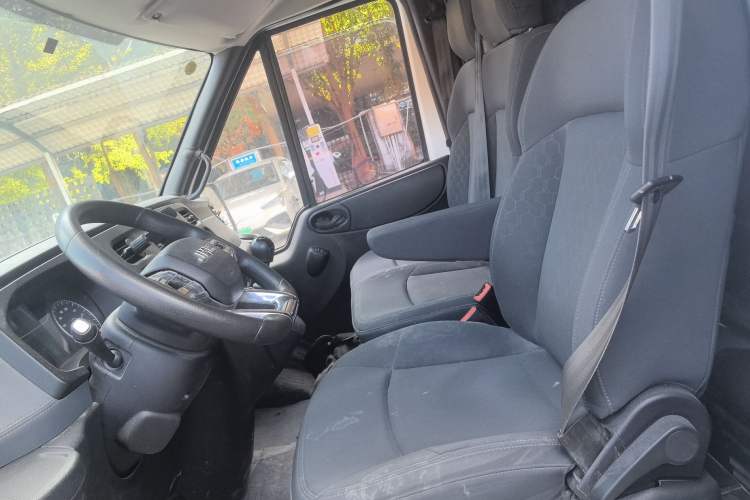 Used JMC Fushun 2022 2.0T Manual Van Short Wheelbase Low Roof 3-Seater
