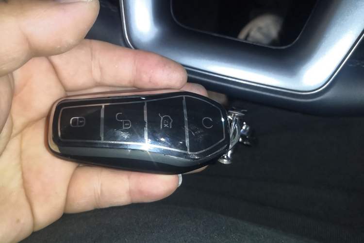 Used BYD Song L DM-i 2025 Intelligent Driving Version 112 km Leading Trim Vehicle Key