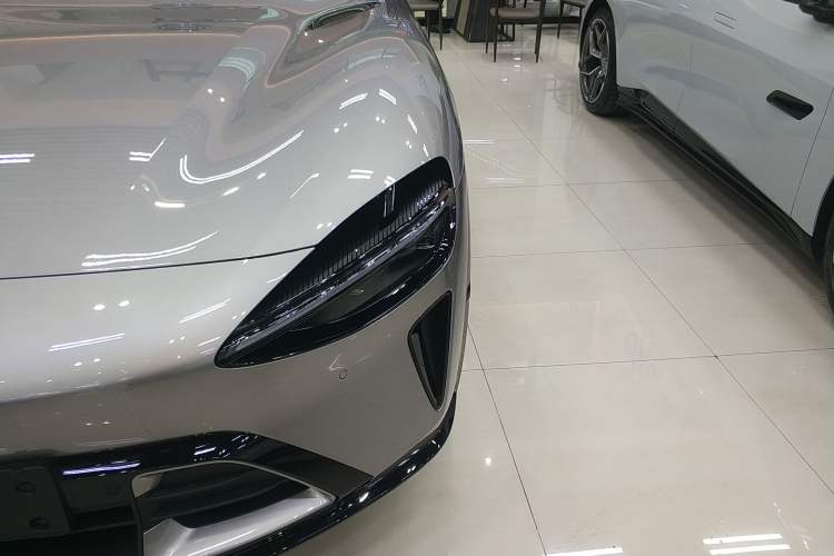 Used Xiaomi Auto YU7 2025 Ultra-Long Range Rear-Wheel Drive Version Left Front Headlight