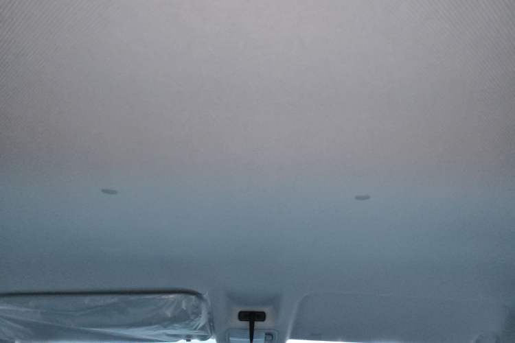 Used Wuling Yangguang 2025 Model 310KM Bus Edition—Customized by CATL
