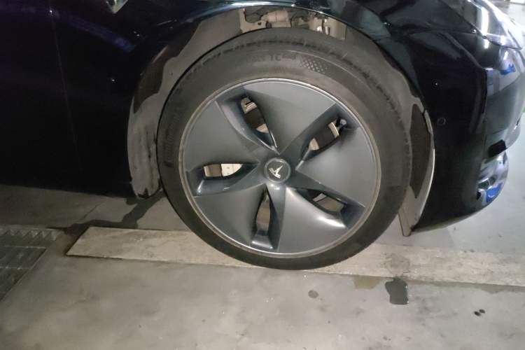 Used Tesla Model 3 2019 Standard Range Rear-Drive Upgraded Version Right Front Wheel Hub