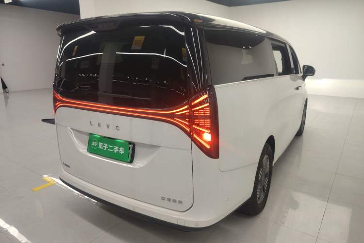 Used Geely Galaxy LEVC L380 2024 140-Degree 6-Seater All-Wheel-Drive Ultra