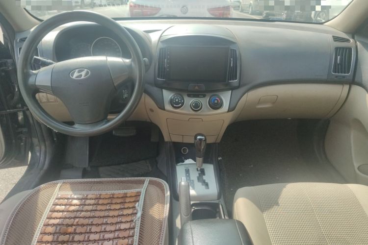 Used Hyundai Celesta 2011 1.6L Automatic Comfort Edition Center Console