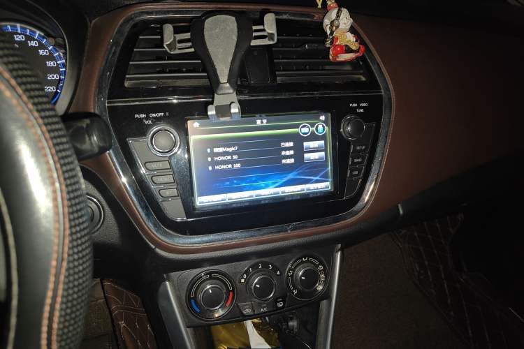 Used Suzuki Vitara S-Cross 2017 1.6L Manual Two-Wheel Drive Urban Fashion Model