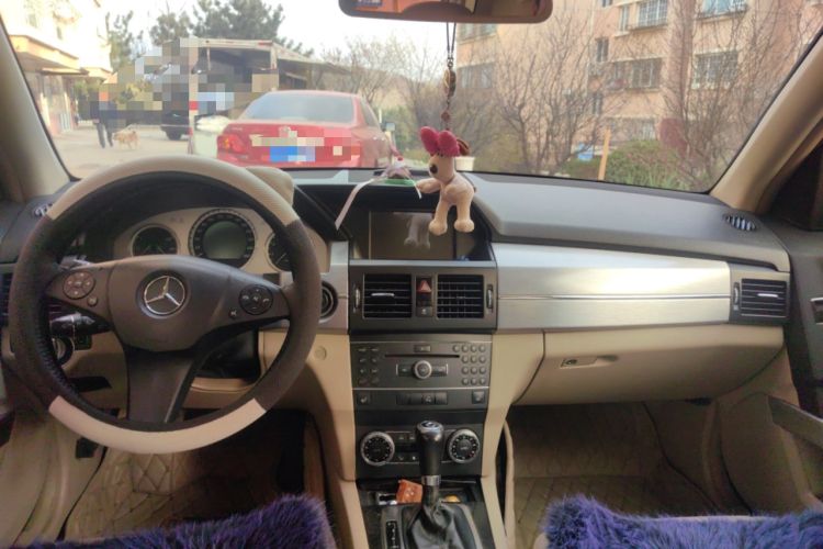 Used Mercedes-Benz GLK-Class 2011 GLK 300 4MATIC Dynamic Model Center Console