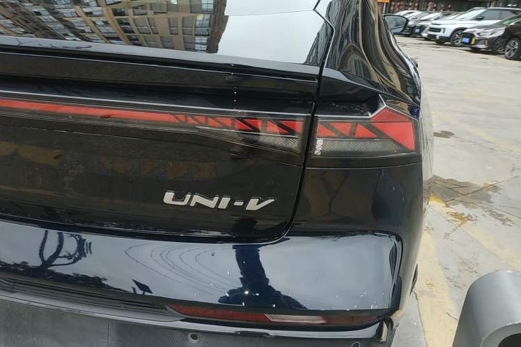 Used Changan UNI-V 2024 1.5T Prestige Sport Edition