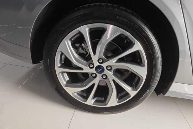 Used Ford Mondeo 2023 EcoBoost 245 Ultimate Model Right Rear Wheel Hub