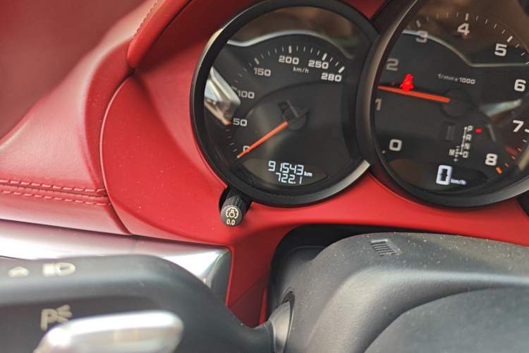 Used Porsche 718 2016 Cayman 2.0T
