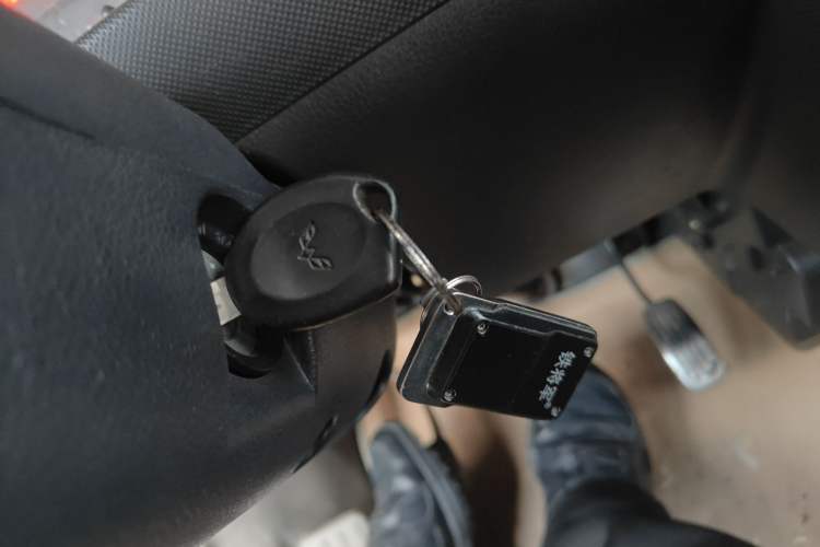 Used Wuling Rongguang 2011 1.2L Base Version
