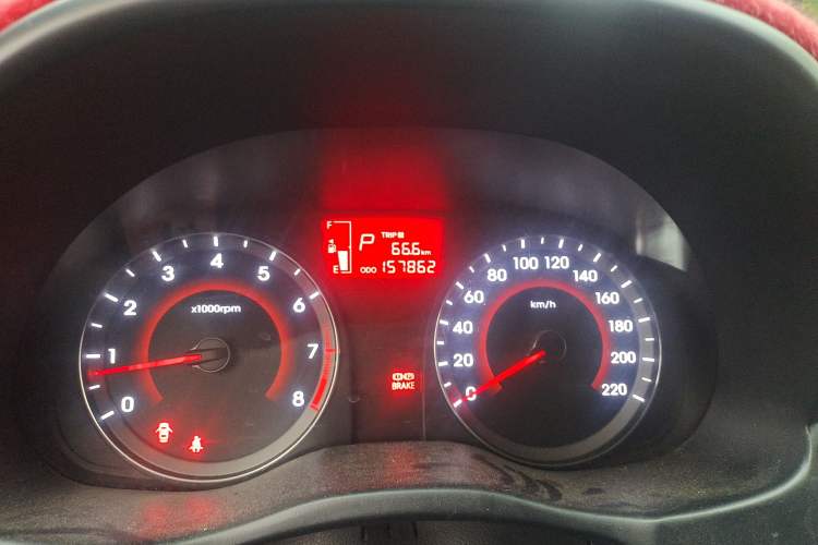 Used Hyundai Verna Ray 2014 1.6L Automatic TOP Odometer Close Up