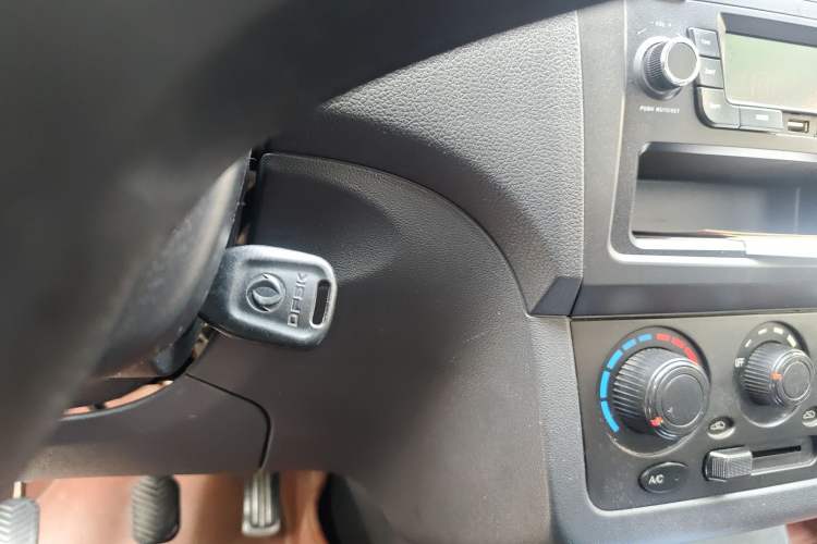 Used Dongfeng Fengon 330 2016 1.2L Manual Base Version DK12-07
